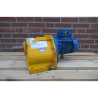 13,5 RPM 0,37 KW Asmaat 20 mm, 500V. Used.